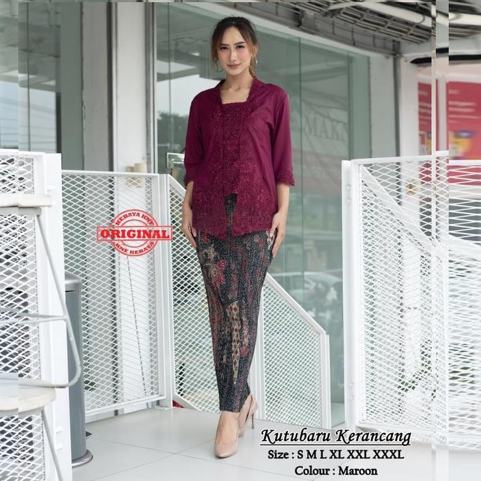 

KEBAYA KUTUBARU / KEBAYA MODERN / KEBAYA INDONESIA / KEBAYA BORDIR Atasan Katun Batik Baju Wanita - Maroon stelan, XL