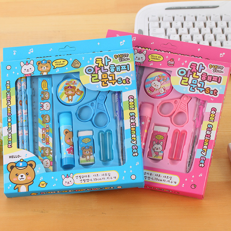 

Paket Alat Tulis Anak Sekolah Karakter Korean Bear PAUD/ TK/ SD/ Pensil Pencil/ Penggaris Ruler/ Lem Glue/ Penghapus Eraser/ Gunting Scissor/ 7in 1/ Medium Size 19,5x23cm