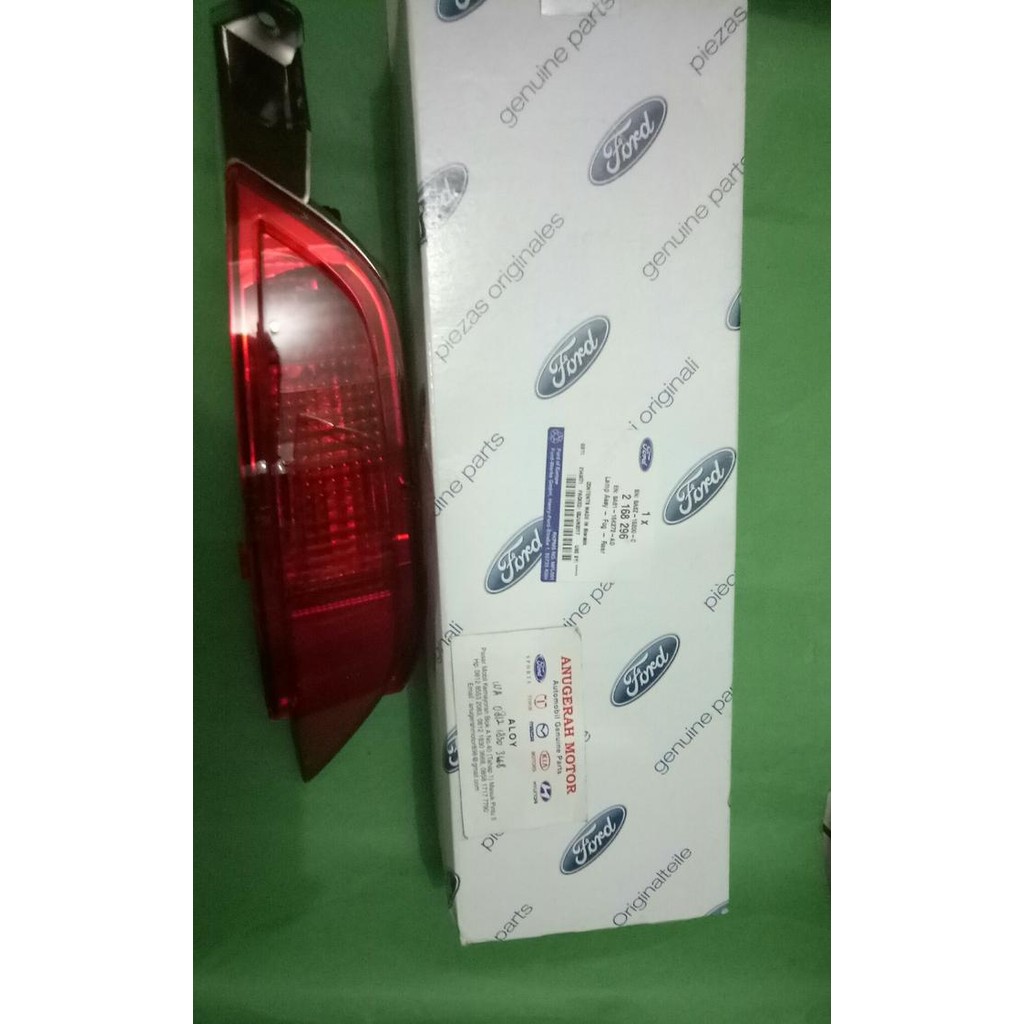Reflektor lampu belakang mata kucing ford fiesta 2013 bagian kanan TOP