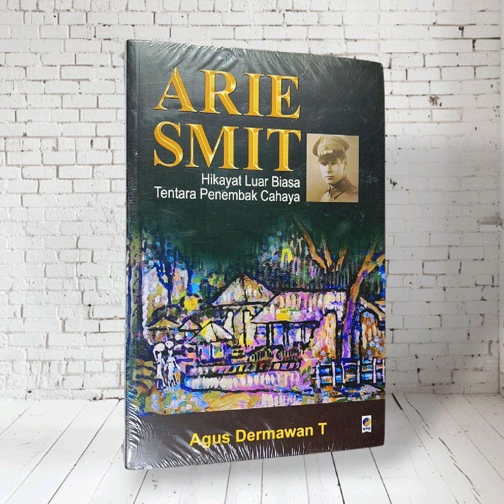 ARIE SMIT hikayat luar biasa tentara penembak cahaya by AGUS DERMAWAN T.