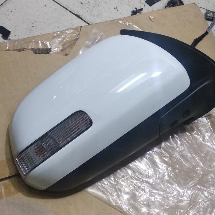 spion Fortuner kanan 2011