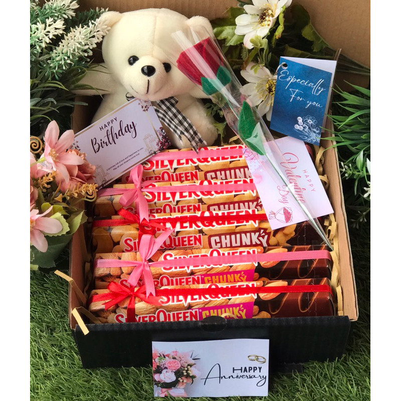 

Hadiah Ulang Tahun / Gift Box Cokelat / Hampers Boneka Mini Bear Valentine dan Wisuda