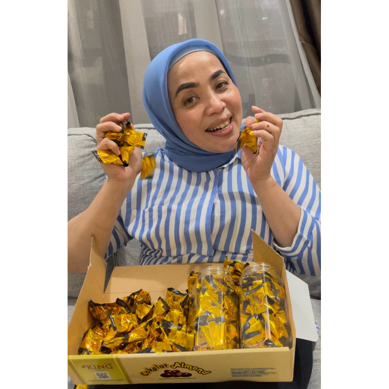 

musdalifah coklat almond - 1 karton coklat almond isi 4 toples d’king