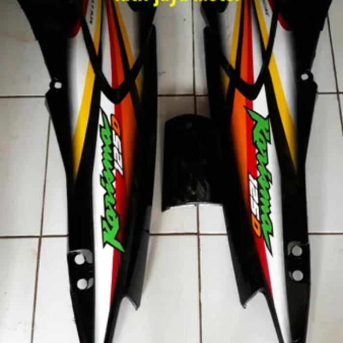 cover body belakang honda karisma 125 D + Striping / Body karisma 125D