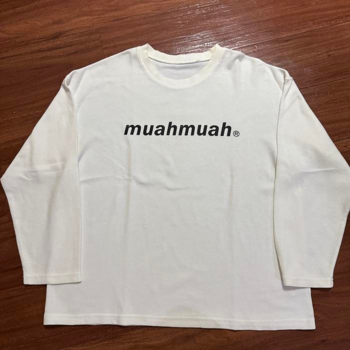 Sweater Muahmuah Korea Putih - Size XL