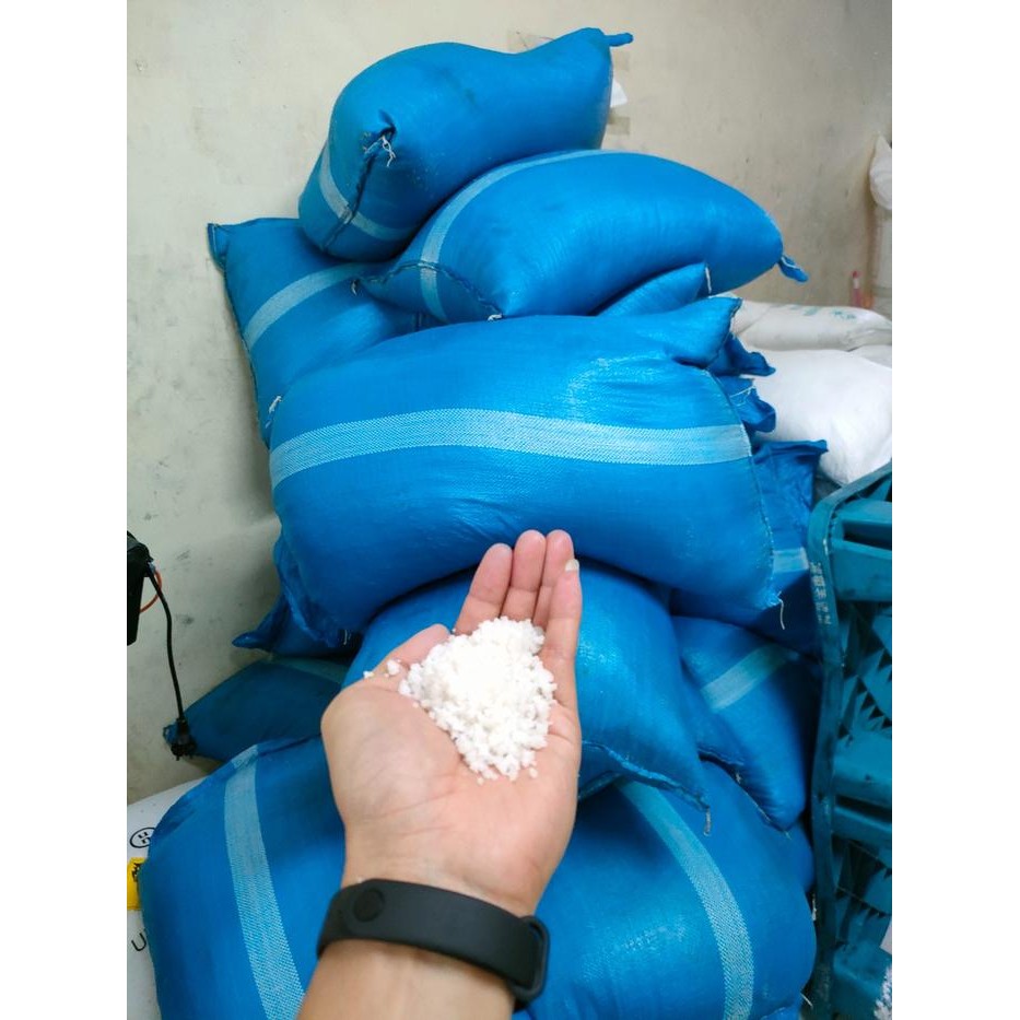 

Garam Krosok / Garam Kasar / Garam Industri / NaCl / Natrium Chloride murni 1kilo 1kg