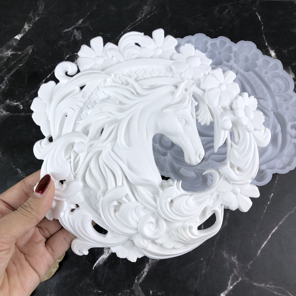 

DIY Silicone Mold Semi-dimensional Wreath Horse Decoration Moulds