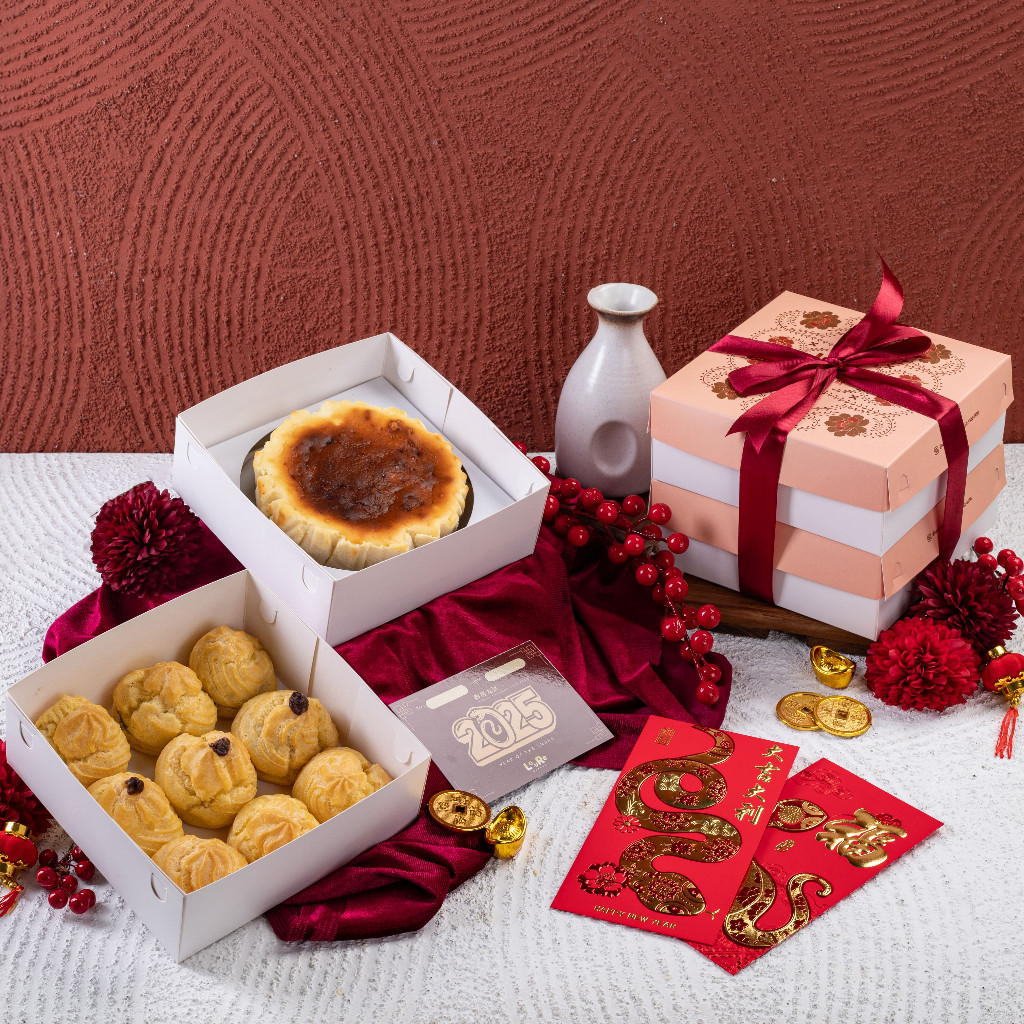 

TERLARIS [READY/INSTANT/SAMEDAY] Loure Cakery - Hampers Imlek / Hampers CNY / Parcel Imlek / Kado Imlek / Hampers Kue Kering/ Chinese New Year
