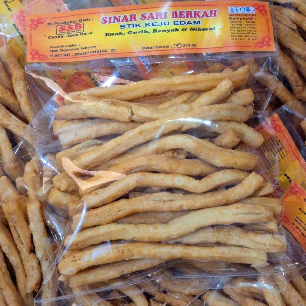 

STICK KEJU EDAM 250GR SISTIK GURIH RENYAH ENAK SNACK CEMILAN MAKANAN