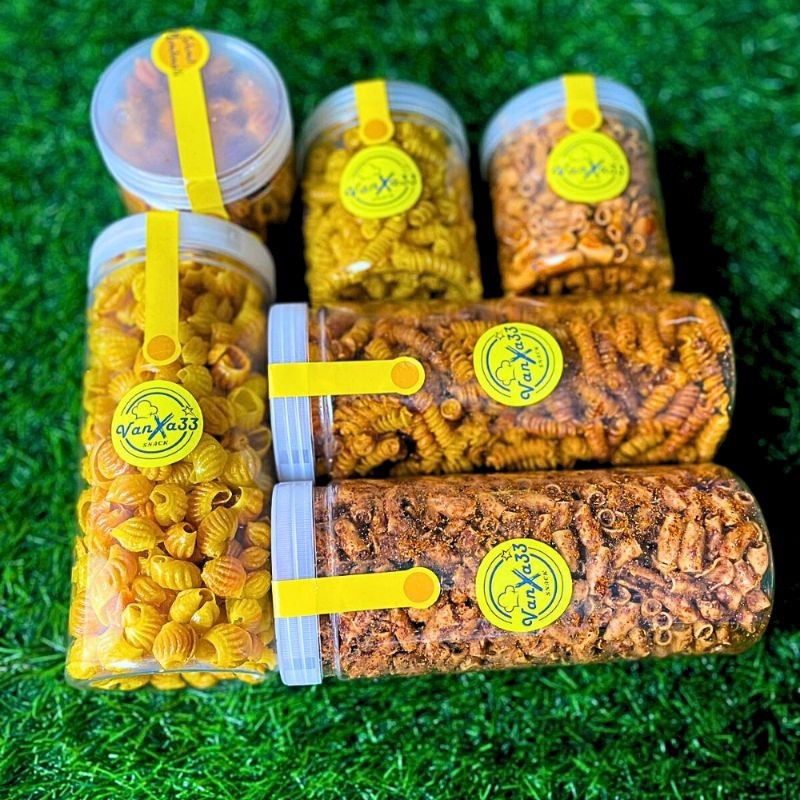 

Makaroni Bantet Pedas Kiloan Khas Tasikmalaya Kemasan Toples 1300 ML Makroni Kerang/Kriwil