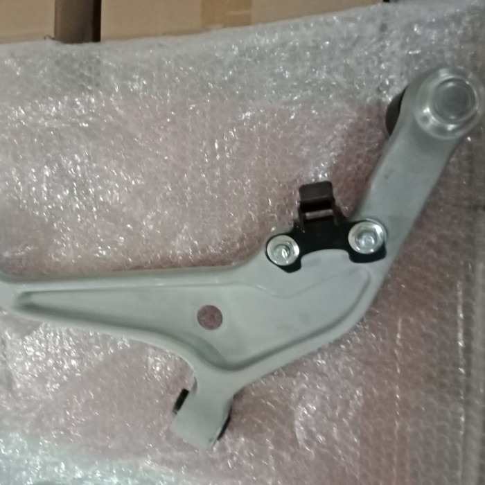 Lower arm sayap Nissan X-trail T30 old TOP