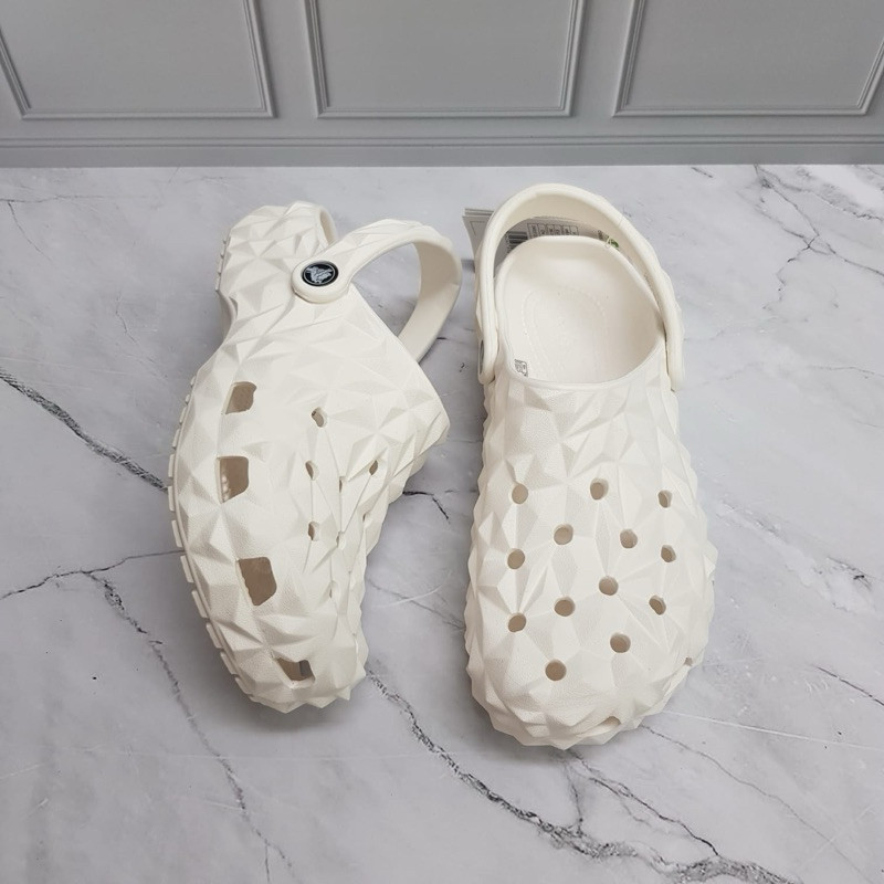 CROCS CLASSIC GEOMETRIC DEWASA/CROCS GEOMETRIC/CROCS PRIA/CROCS WANITA/SANDAL PRIA/SANDAL WANITA/CRO