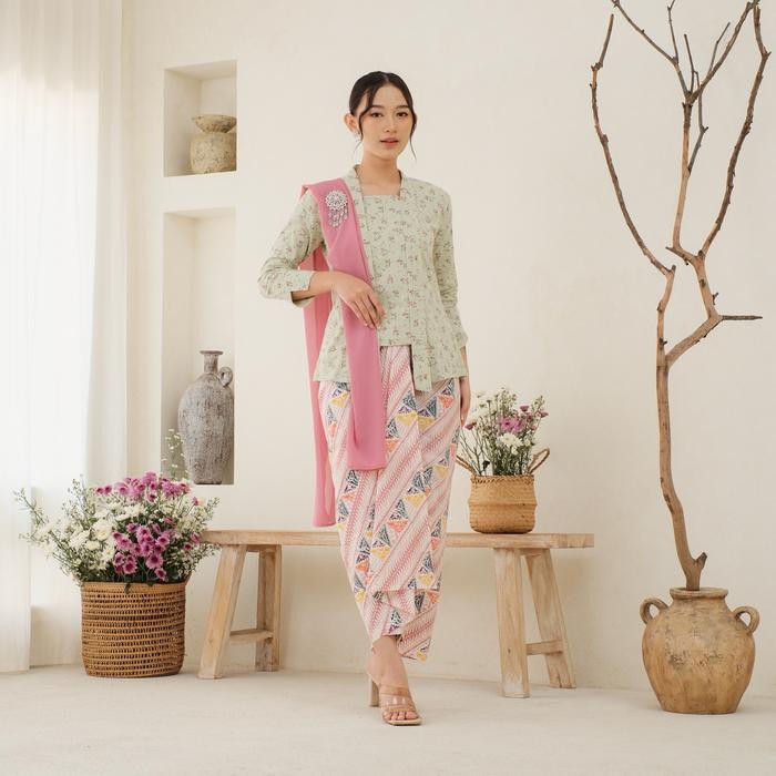 

Kebaya Kutu Baru Paris Rubiah by Khalisa Batik - Green - XS