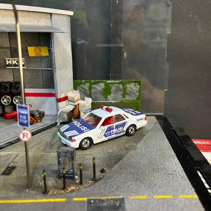 Diecast Tomica nissan cedric custom polisi