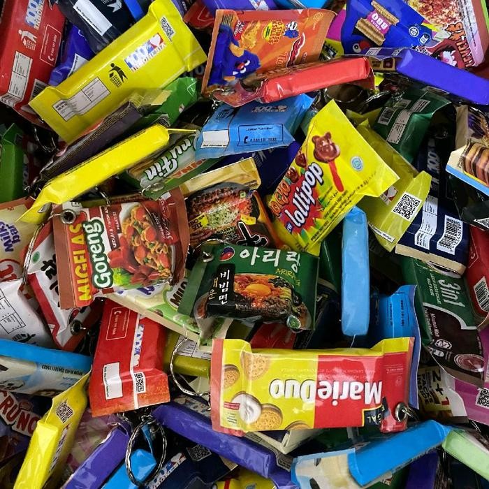 

[isi 10/20 pcs ] Gantungan Kunci Replica Snack / Gantungan Kunci Unik / gantungan kunci Snack mix / GANTUNGAN KUNCI ANEKA SNACK JAJAN / GANTUNGAN KUNCI SNACK MAKANAN RINGAN CEMILAN / GANCI KEYCHAIN/SOUVENIR PERNIKAHAN UNIK MINIATUR - mix [ ISI 5 PCS ]