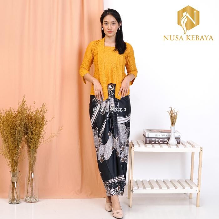 

Setelan Kebaya Brokat kutubaru Aneka Pilihan Warna ( KUTUBARU BRUKAT ) - Set Gold, M