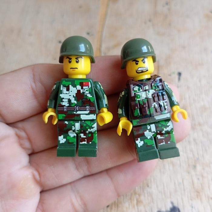 EO99 2 pcs figure brick tentara kode 01