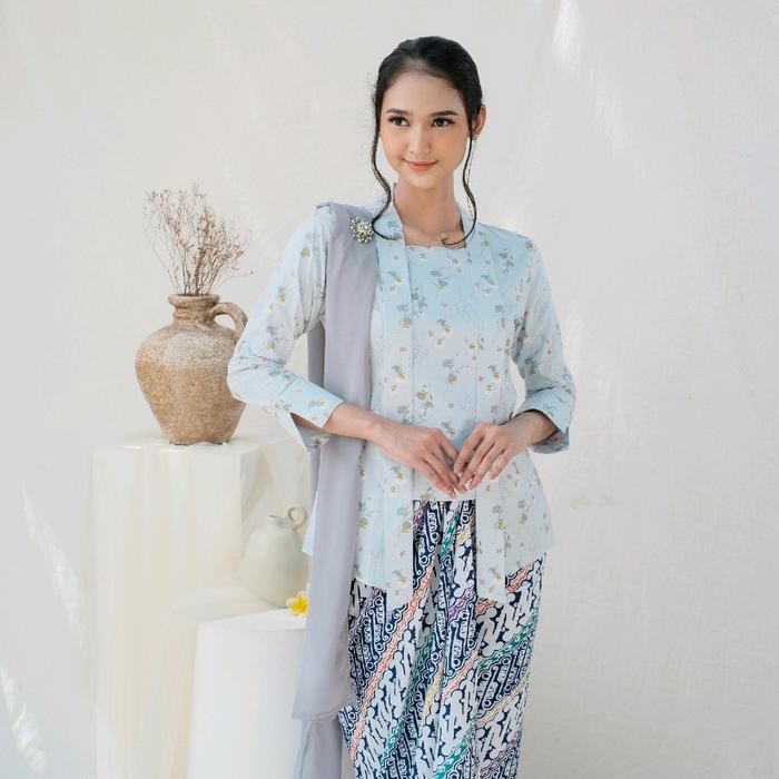 

Kebaya Kutu Baru Modern Katun Jepang By Khalisa Batik-Soft Blue - XS