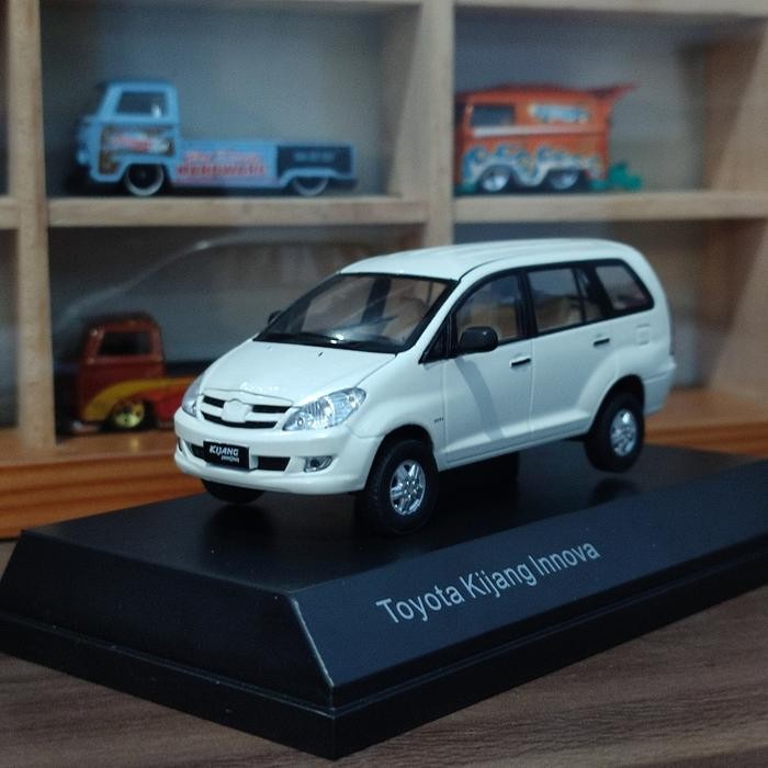 Diecast Toyota Innova Old 1:43 Auto2000 Miniatur