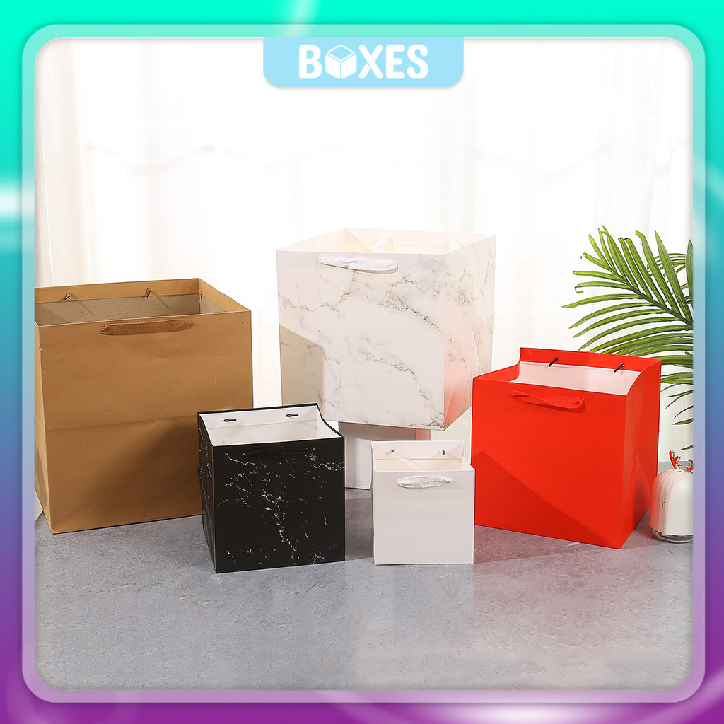 

Paper Bag / Hampers bag / Gift Bag / Paper bag Kado Hampers / Paperbag Motif Tebal Ukuran Besar / Paperbag Ivory 25x25x25 / Paper bag Gift Box Set Hampers 20X20X20 I JA07 - JA09