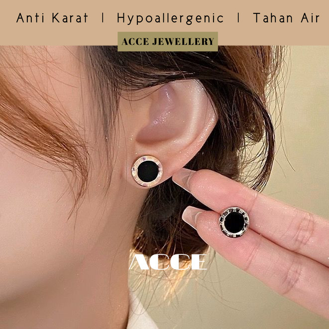 AC-143 Anting Tusuk Motif Bulat Hitam Model Angka Romawi Simple Titanium Lapis Emas Anti Karat