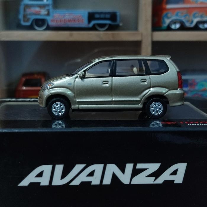 Diecast Toyota avanza old  gen 1 skala 1:64 champagne Miniatur