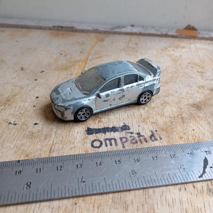 EO99 diecast realtoy Mitsubishi Lancer bekas