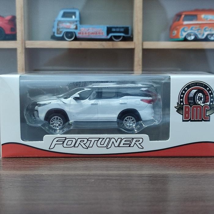 Diecast BM Creation Toyota Fortuner VRZ 1:64 White Miniatur