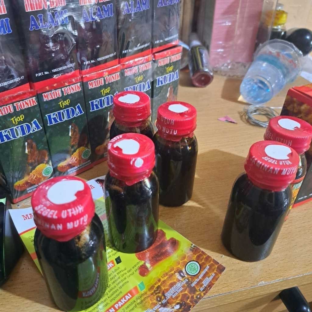 

Madu Tonik Polos / tanpa stiker privasi aman 60ml madu stamina pria kuat sampai pagi RAHASIA PRIA PERKASA ORI
