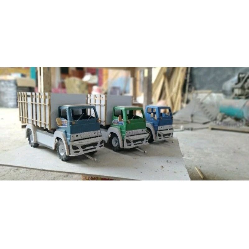 TRUK PLASTIK MODIFIKASI MODEL TRUK CABE Co