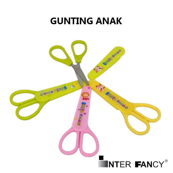 

Gunting Kertas Anak Sarung Plastik Lucu / Fancy Kids Safety Scissors, AMAN untuk anak anak, Mata Pisaunya Bersarung / ada Covernya, 3 pilihan Warna Pink, Hijau dan Kuning. Tipe 1821