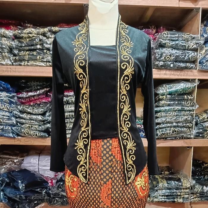 

Kebaya kutubaru bludru bordir stik termurah dan terbaru Bunga Baju Wanita Motif hitam - Hitam, S