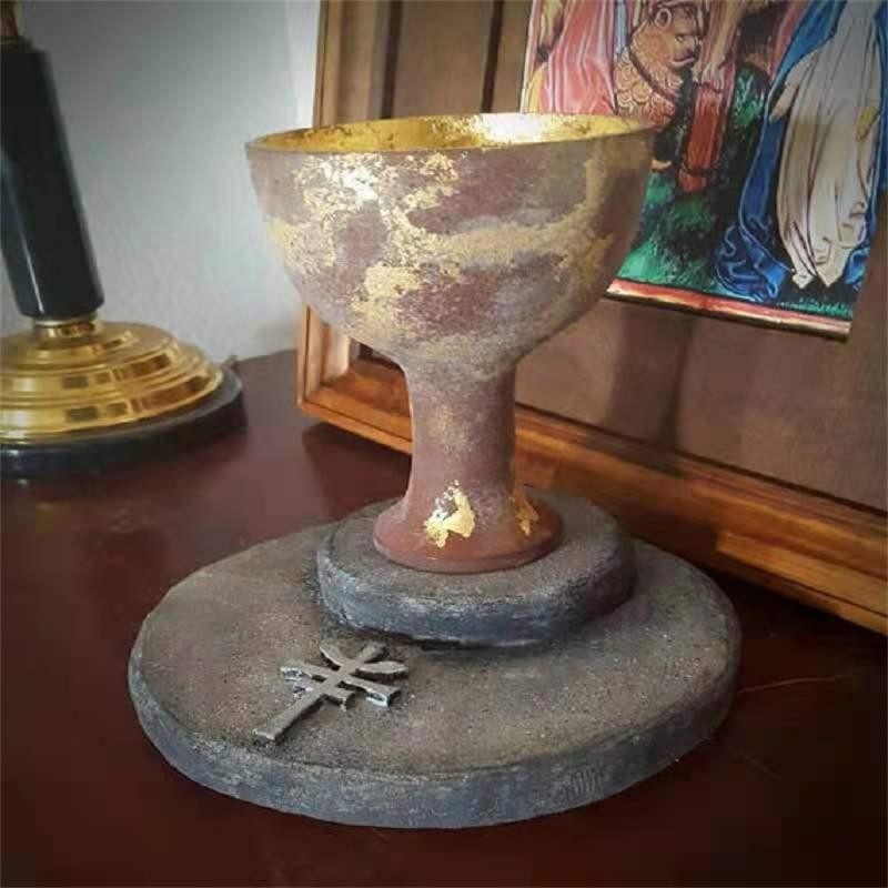 

Indiana Jones Holy Grail Cup Resin Crafts Halloween Props Decorations for Indiana Jones Fans Resin Home Decoration Accessories