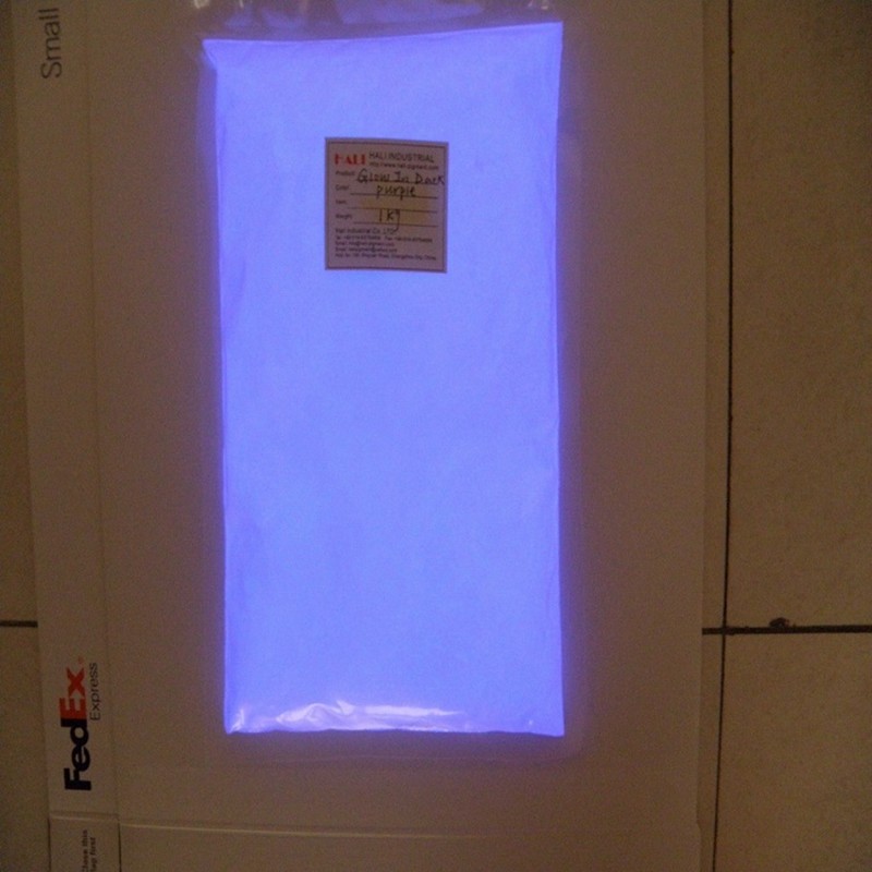 

Glow in dark powder glow in dark pigment luminescent pigment day color: white glow color: purple.