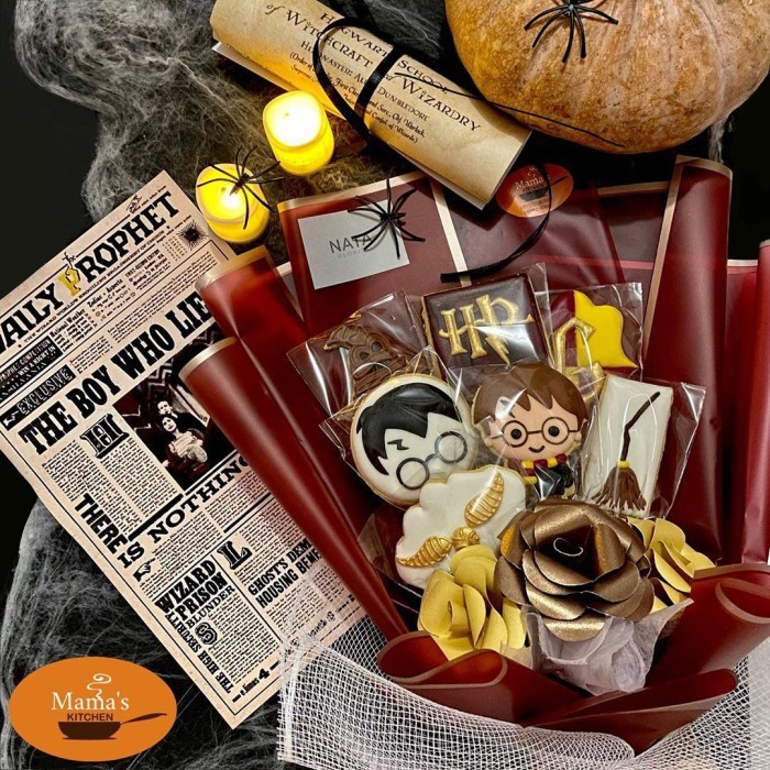 

Harry Potter Birthday Graduation Buket Cookies Bouquet - (isi 7 pcs) Icing Cookies / Sugar Cookies / Decorated Cookies / Kukis Hias