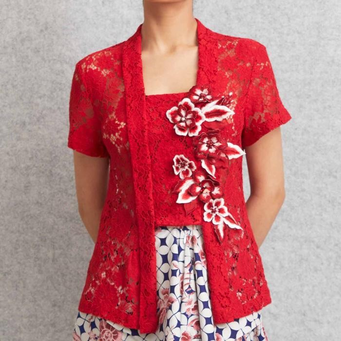 

Dwina Kutubaru (in Red) - Amanda Hartanto Batik - Dwina Kutubaru