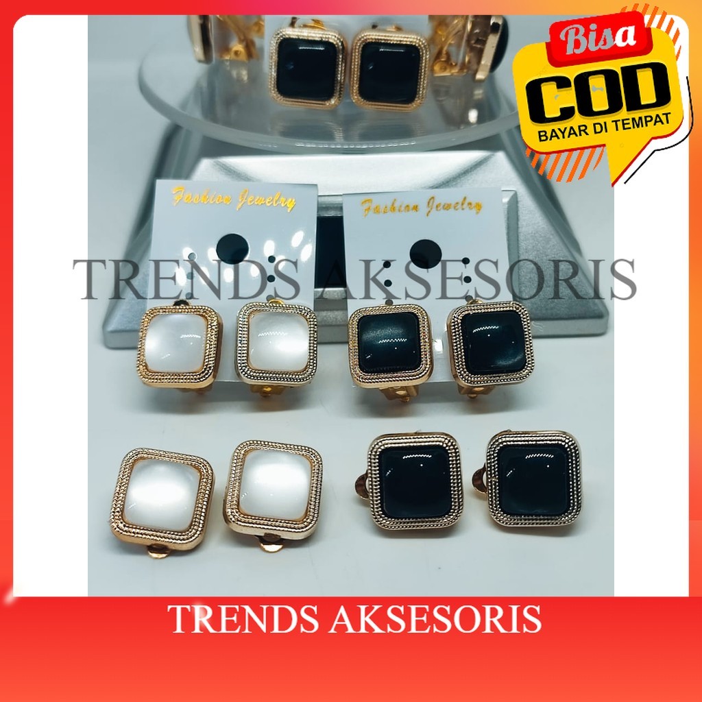 [TRENDS COD]. Anting Hijab Model Kotak Hitam & Putih / Anting Jepit Klip Hijab / Anting Bunga Hijab 
