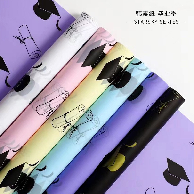 

[ 20 LEMBAR ] Kertas Bunga Cellophane Warna Motif Graduation Topi Toga Paper Flower Wrapping Paper Kertas Buket Bunga AF Grosir
