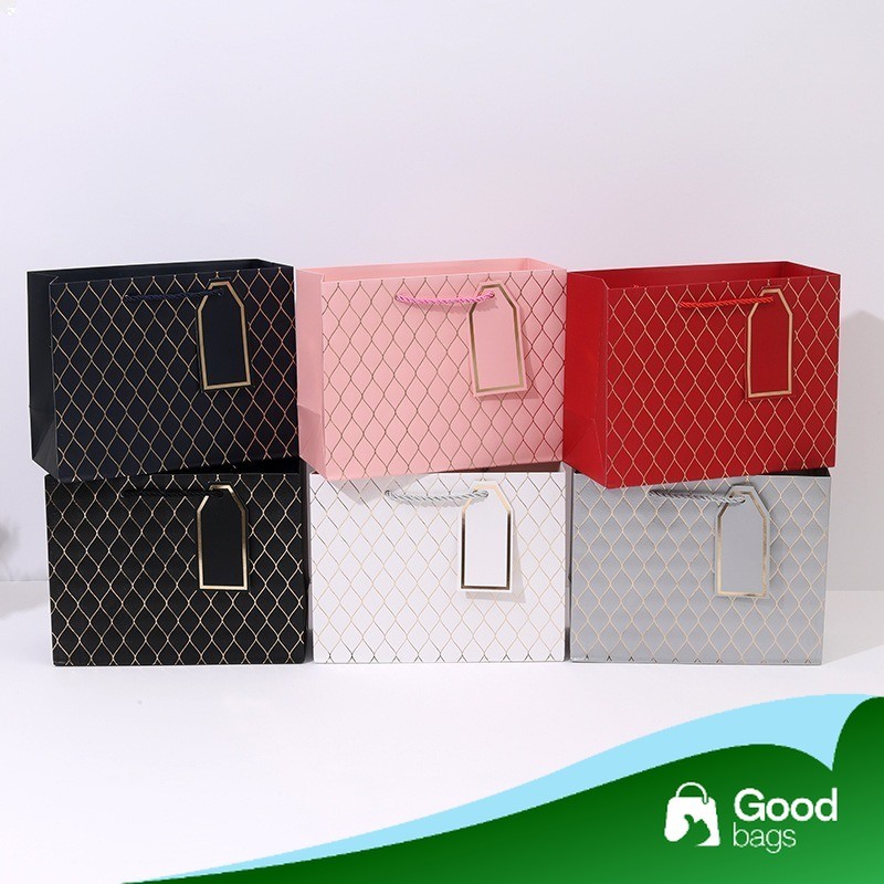

Tas Kado / Tas Hampers / Tas Souvenir / Goodiebag Kado / Goodiebag Hampers / Paper Bag Kado I AN04A7