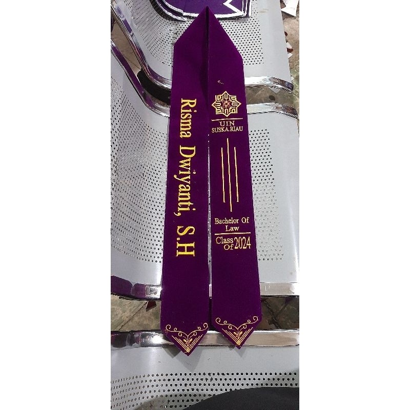 Selempang Leher/Kalung Wisuda corak Ujung Full Bordir Komputer Bahan Baldu/Bludru Selempang Wisuda K
