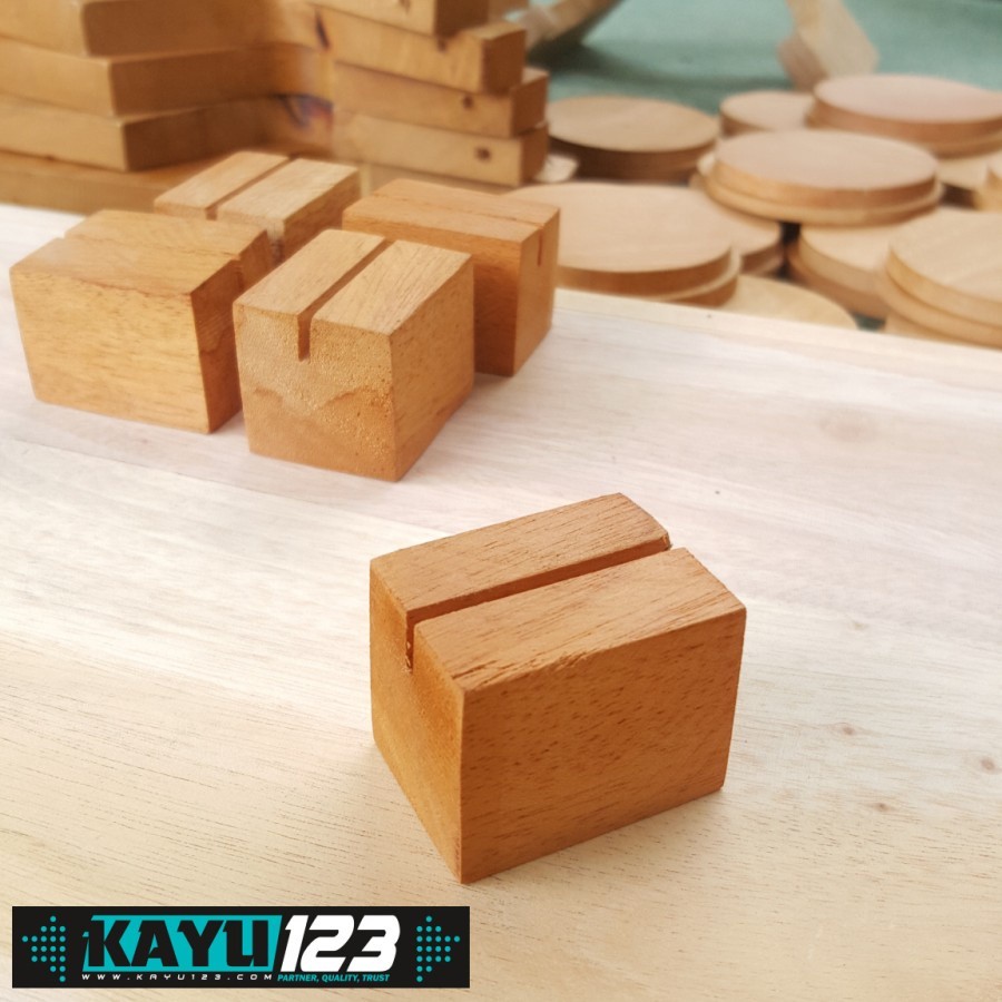 

Wooden Card Holder Ukuran 3x3x3 cm (WCH-04)