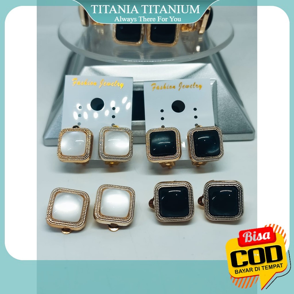 TITANIA [COD]. Anting Hijab Model Kotak Hitam & Putih / Anting Jepit Klip Hijab / Anting Bunga Hijab