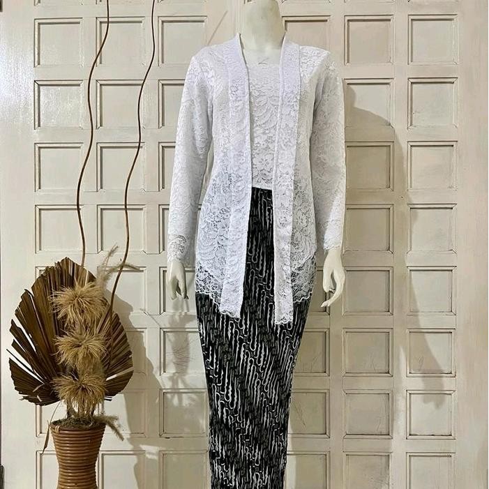 

ATASAN KEBAYA BROKAT KUTU BARU/KEBAYA SERAGAM PESTA/KEBAYA KONDANGAN/KEBAYA LAMARAN/KEBAYA KE KINIAN/KEBAYA KARTINI/KEBAYA MEWAH/KEBAYA MURAH/KEBAYA WISUDA/KEBAYA MODERN - putih, S