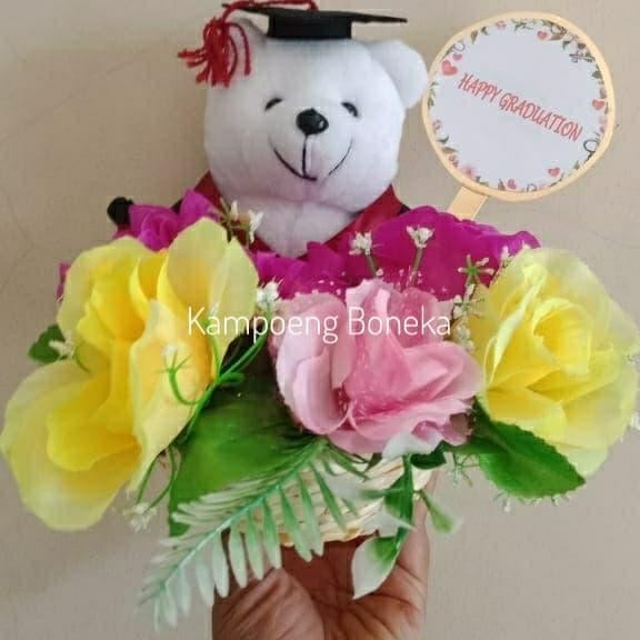 RAZZ Boneka Wisuda Keranjang