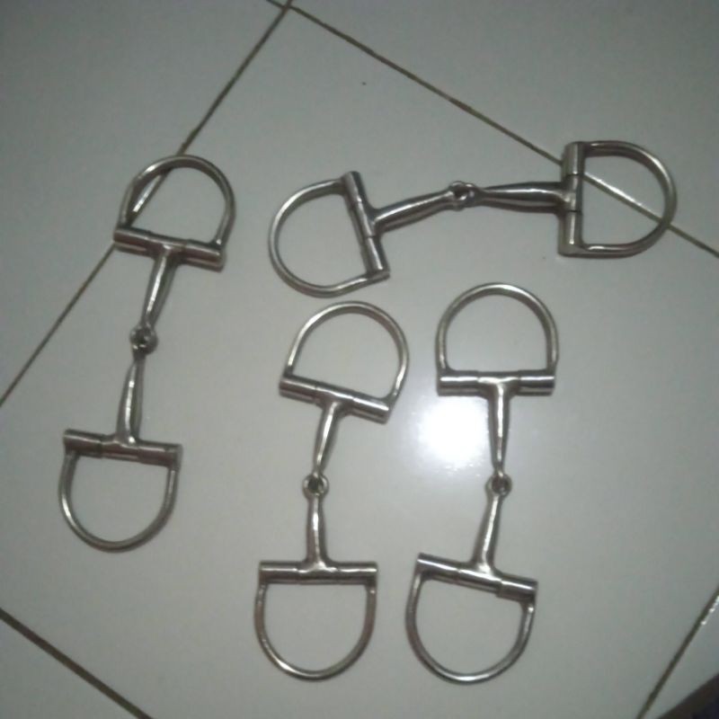 besi kendali buat kuda