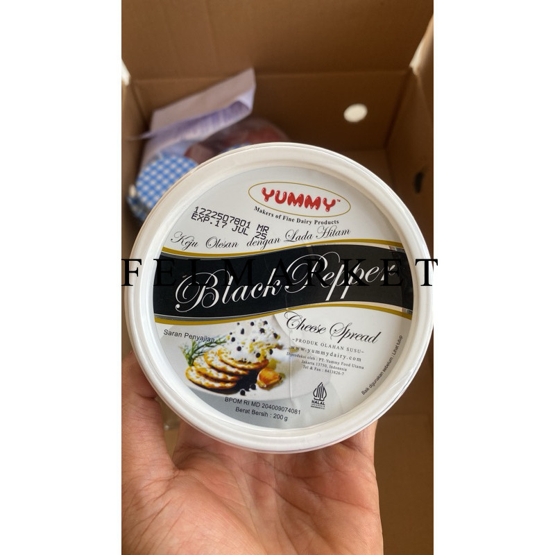 

Yummy Black Pepper Chese Spread / keju olesan dengan lada hitam / 200 gr