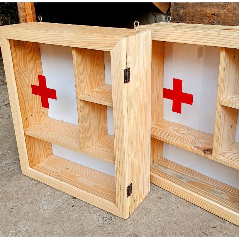 KOTAK P3K KAYU AKRILIK/KOTAK OBAT