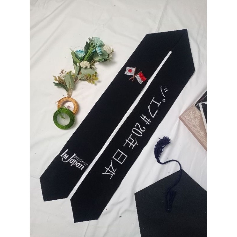 Selempang Leher Bahasa ARAB | Selempang Wisuda Kalung Leher Bludru Premium Selempang Wisuda Klaten