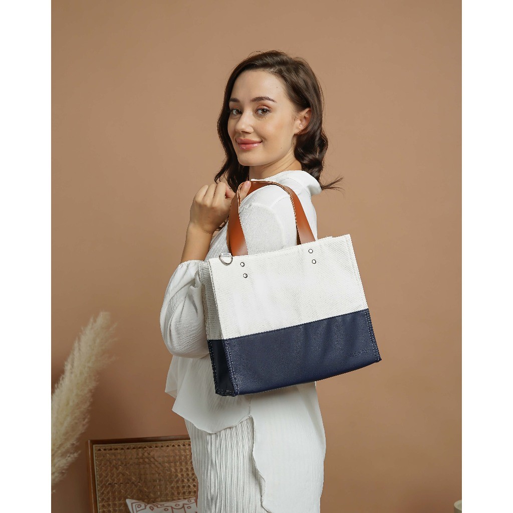 

TERLARIS Hampers / Parcel / Kado - PREMIUM CANVAS BAG / TAS CANVAS - Oatmeal Cookies + Brownie Crisps + Granola Bar + FREE Greeting Card + Box + Bubble Wrap | LUCKYBITE