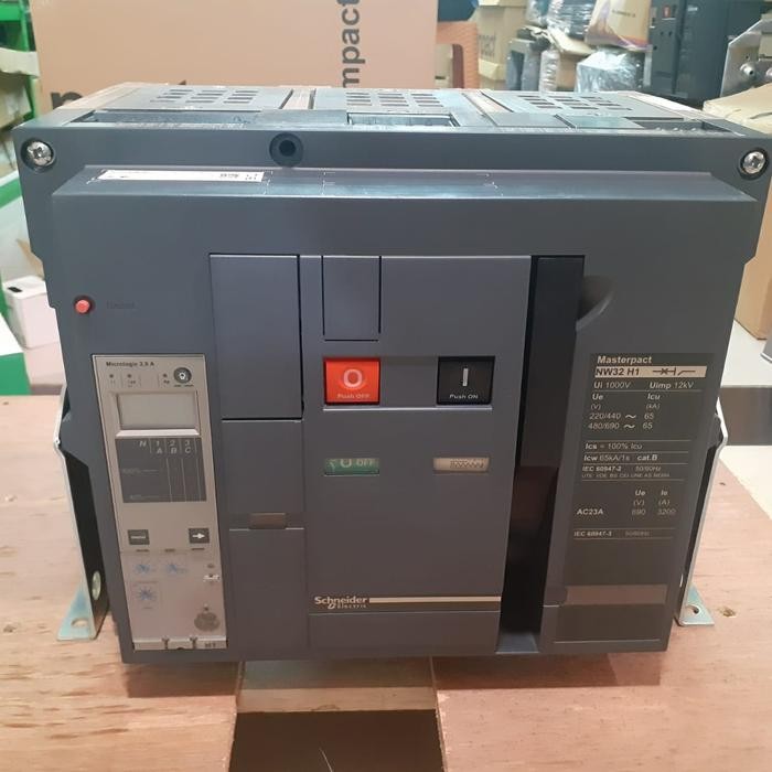 Schneider ACB NW32H1 3P 3200A Manual Original